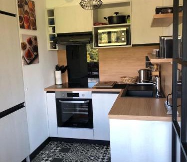 Giez House | Ideal Getaway Near Golf Course and Serene Lake
