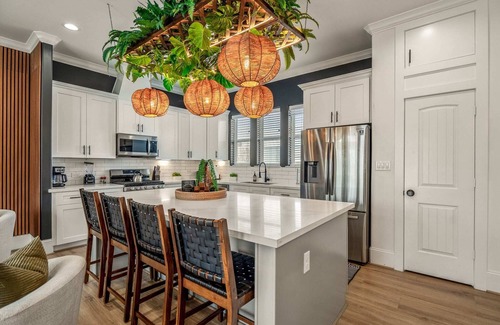 South Central Houston House | Discover The Green Haus: Rooftop Cabana Retreat Awaits