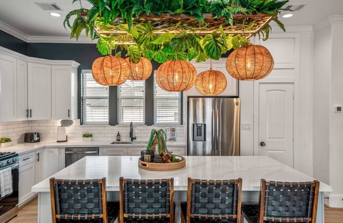 South Central Houston House | Discover The Green Haus: Rooftop Cabana Retreat Awaits