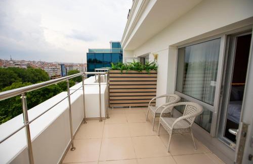 Topkapi Hotel | Discover Comfort at The Green Hotel - Family-Friendly Retreat