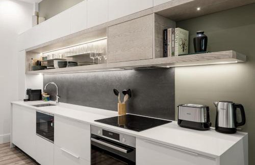 Merces Apartment | Discover The Green House: Family-Friendly Retreat in Principe Real