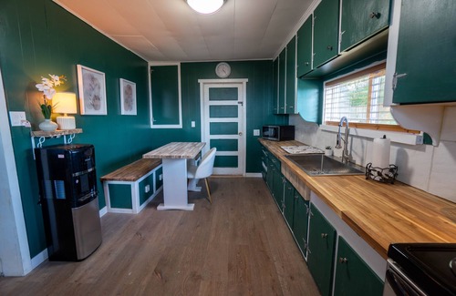 Fort Klamath House | Explore The Green House Near Crater Lake National Park