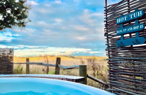 Hooe Cabin | Unwind at The Green Hut: Pet-Friendly Oceanfront Retreat