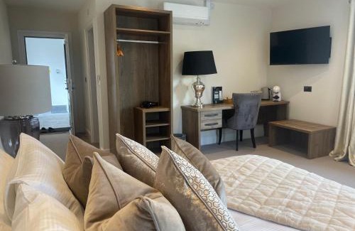 Rawcliffe Hotel | Guest Rated 10/10 at The Green Inn with Breakfast Included