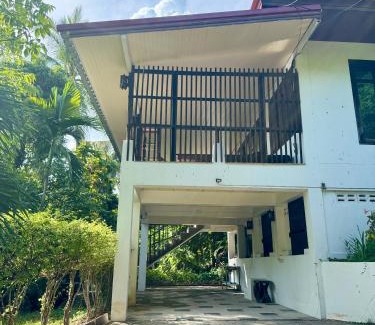 Haad Pleayleam House | Relax at The Green Palm: Ocean View & Private Beach