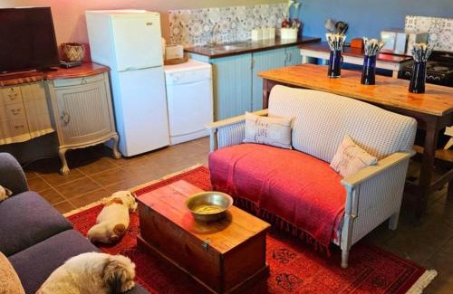 Colchester Apartment | Cozy Oceanfront Retreat at The Green Tree Cottages