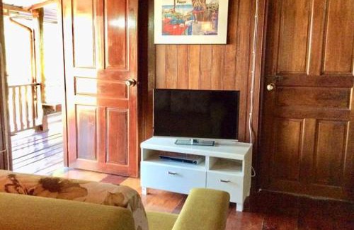 Nong Phai House | Cozy Family Retreat at The Green Vale B&B