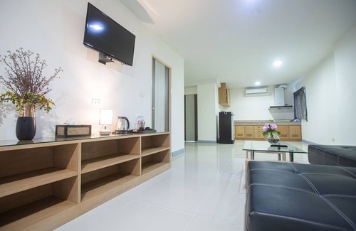 San Sai Hotel | Explore The Greenery Central Suites: Pool & Family-Friendly
