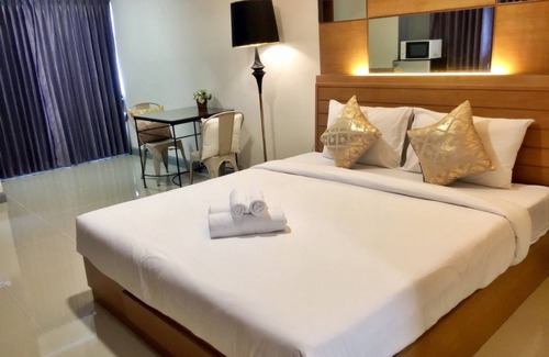 San Sai Hotel | Explore The Greenery Central Suites: Pool & Family-Friendly