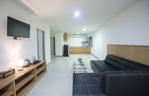 San Sai Hotel | Explore The Greenery Central Suites: Pool & Family-Friendly