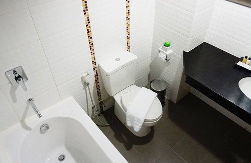 San Sai Hotel | Explore The Greenery Central Suites: Pool & Family-Friendly