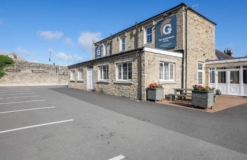 Greenhead Hotel | Experience Comfort at The Greenhead Hotel: Pet-Friendly Stay