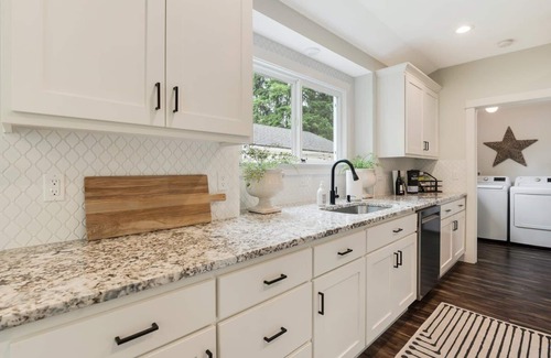 Dundee House | Pet-Friendly Greenhouse: Walk to Downtown Dundee, Rated 9.6