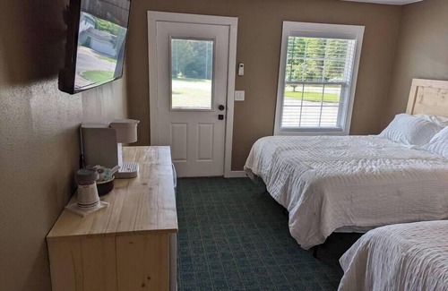 Munising Hotel | Discover The Greenland Motel - Room No. 6, Rated 10/10!