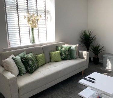 Farnworth Apartment | Family-Friendly Greens Apartment with Top Amenities & 8.9 Rating
