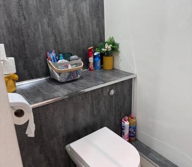 Farnworth Apartment | Family-Friendly Greens Apartment with Top Amenities & 8.9 Rating