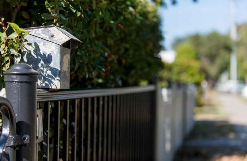 Grafton House | Discover The Grey House: Family-Friendly 4-Star Retreat