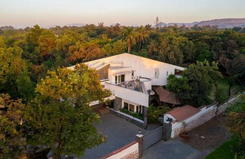 Tungarli Villa | Experience The Grey Medley with Pool, Jacuzzi & Gazebo