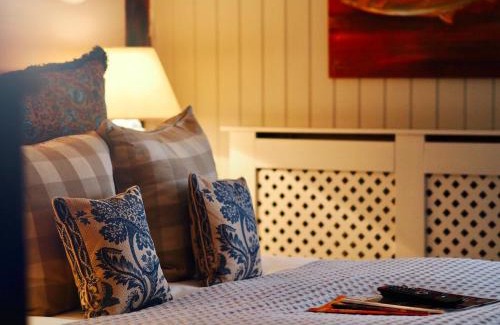 Stockbridge Hotel | Discover The Greyhound on the Test Hotel: 4-Star Pet-Friendly Stay