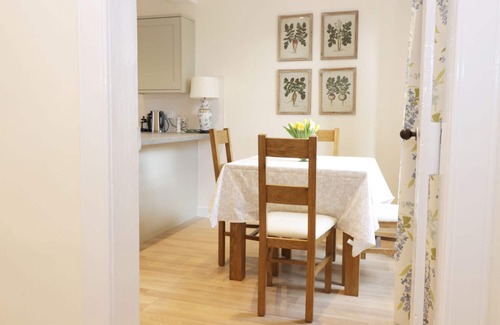 Haddington Cottage | Family-Friendly Grieves Cottage with Cozy Open Fire
