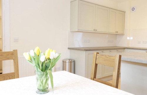 Haddington Cottage | Family-Friendly Grieves Cottage with Cozy Open Fire