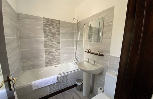 Llyswen Hotel | Discover The Griffin Inn: Guest Rated 8.8, Family-Friendly Fun