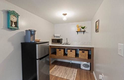 Auburn Cabin | Cozy Tiny House Near Auburn AL with Ocean View Amenities
