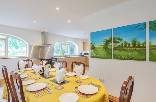 Market Rasen Cottage | Family-Friendly 3 Bedroom Stay with Lake View in Wragby