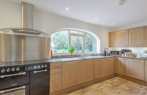 Market Rasen Cottage | Family-Friendly 3 Bedroom Stay with Lake View in Wragby