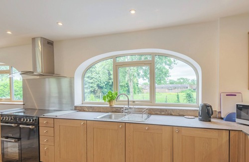 Market Rasen Cottage | Family-Friendly 3 Bedroom Stay with Lake View in Wragby