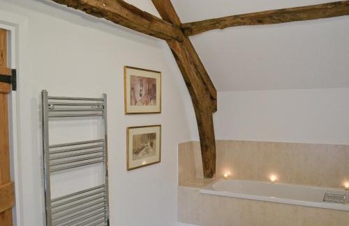 Putley House | Discover The Grooms Cottage: A Family-Friendly Retreat