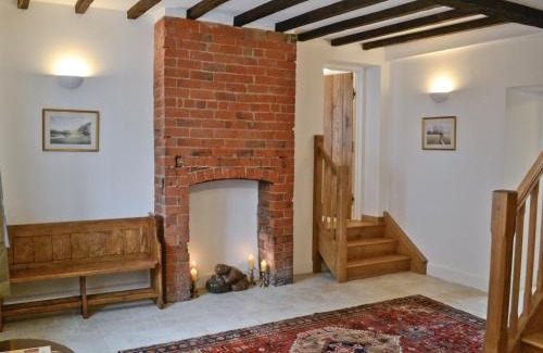 Putley House | Discover The Grooms Cottage: A Family-Friendly Retreat