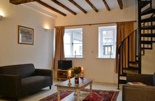 Putley House | Discover The Grooms Cottage: A Family-Friendly Retreat