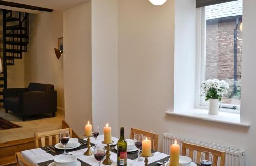 Putley House | Discover The Grooms Cottage: A Family-Friendly Retreat