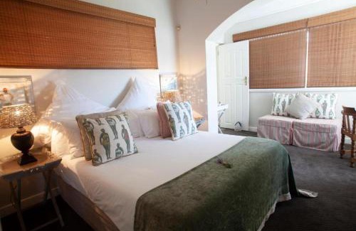 Simon's Town House | Cozy Grosvenor Guest House with Pool & Ocean Views