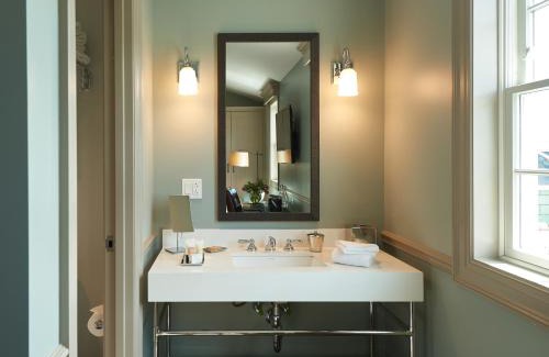Groton Hotel | Discover The Groton Inn: Family-Friendly & Accessible Comfort