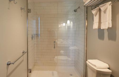 Groton Hotel | Discover The Groton Inn: Family-Friendly & Accessible Comfort