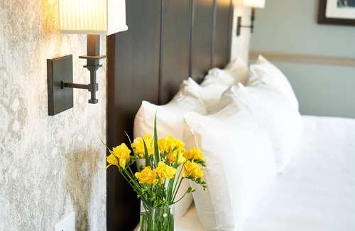 Groton Hotel | Discover The Groton Inn: Family-Friendly & Highly Rated Stay