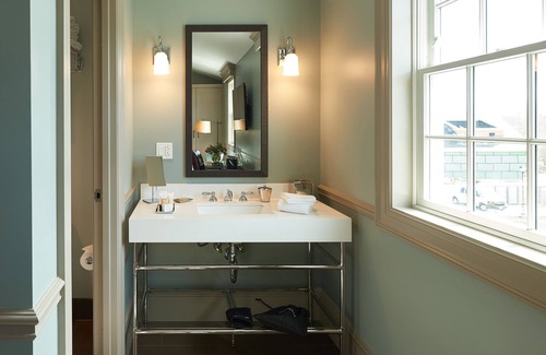 Groton Hotel | Discover The Groton Inn: Family-Friendly & Highly Rated Stay