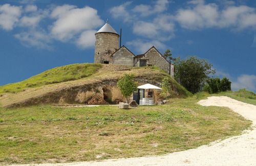 Noyers-sur-Cher House | Discover The Grotto of the Mill: Breakfast & Kitchen Included