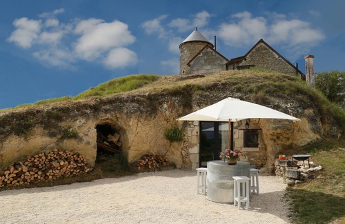 Noyers-sur-Cher House | Discover The Grotto of the Mill: Breakfast & Kitchen Included