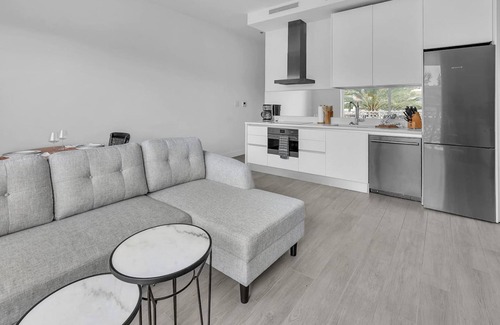 Seven Mile Beach Apartment | The Grove 33 in Grand Cayman