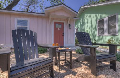 Fredericksburg House | Stylish Cottage at The Grove - Walk to Main Street