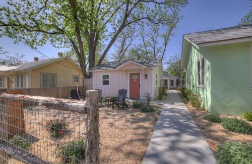 Fredericksburg House | Stylish Cottage at The Grove - Walk to Main Street