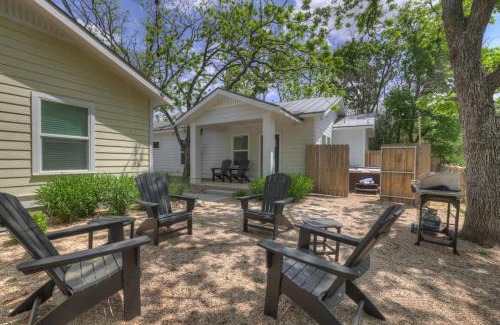 Fredericksburg House | Stylish Cottage at The Grove - Walk to Main Street