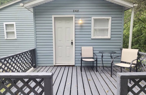 Summerlee House | Discover The Grove - Blue House: Family-Friendly Retreat