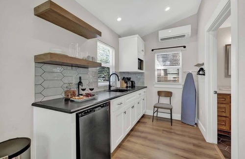 Fredericksburg House | Discover The Grove Combo: Family-Friendly with Breakfast!
