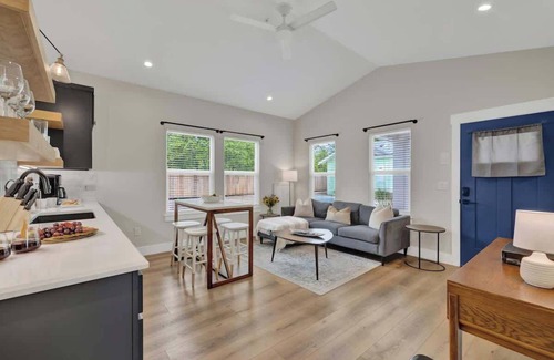 Fredericksburg House | Discover The Grove Combo: Family-Friendly with Breakfast!