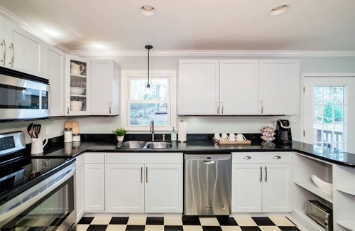 Vista Acres House | The Grove: Gather, Relax, and Explore with Pet-Friendly Comfort