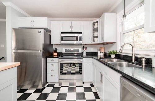 Vista Acres House | The Grove: Gather, Relax, and Explore with Pet-Friendly Comfort